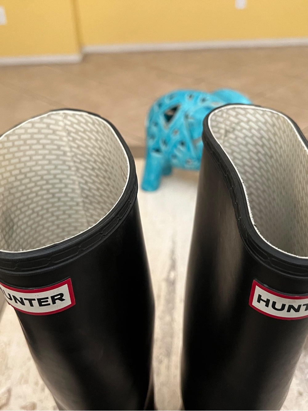 Hunter Tall Black Gloss Rain Boots with Signature Logo - Picture 10 of 13